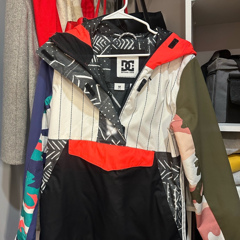 DC Vibrant Patterned Hooded Ski/Snowboard Jacket